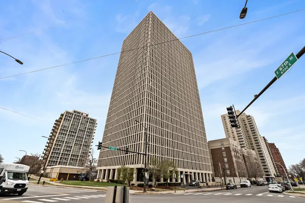 $125,000 | 6700 South South Shore Drive, Unit 2J, Chicago, IL 60649