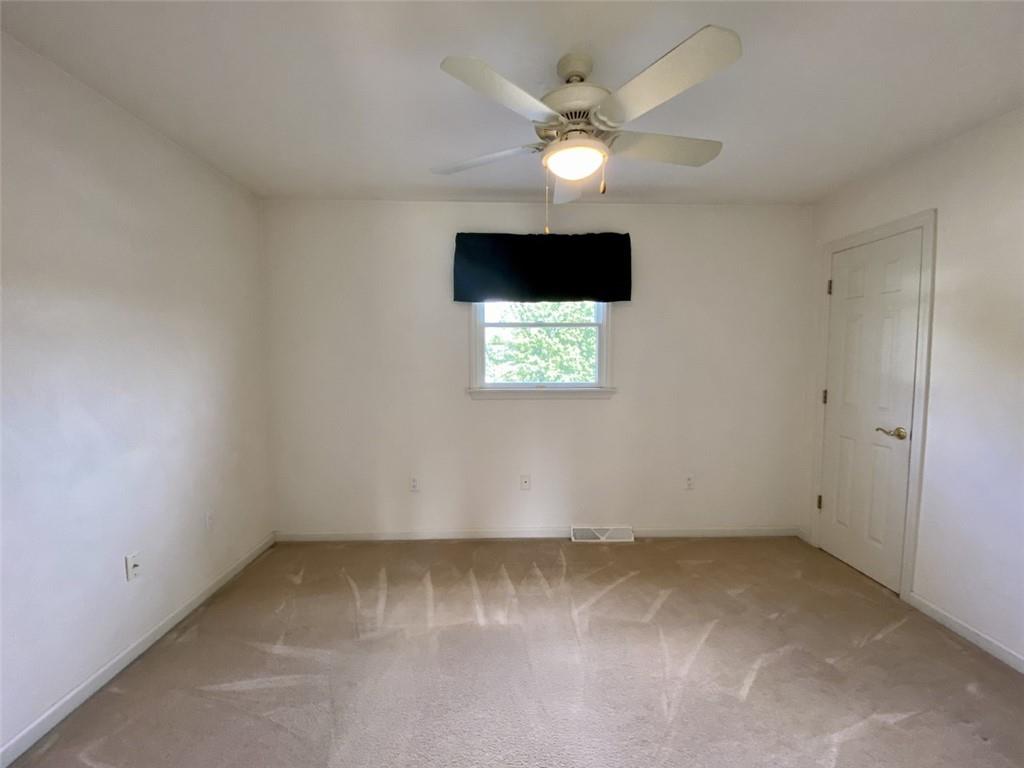 1079 Finchley Road Irwin, PA 15642 - Photo 18 of 25 Gallery Image 18
