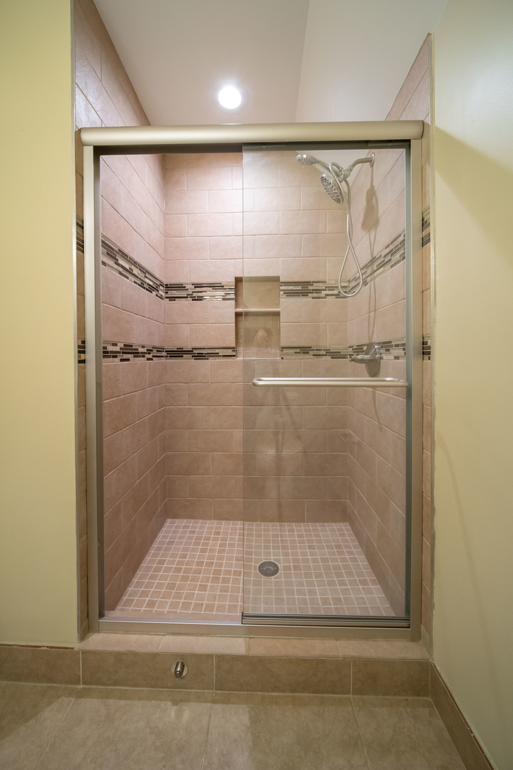1504 Chippewa Trail Wheeling, IL 60090 - Photo 14 of 28 a bathroom with a shower