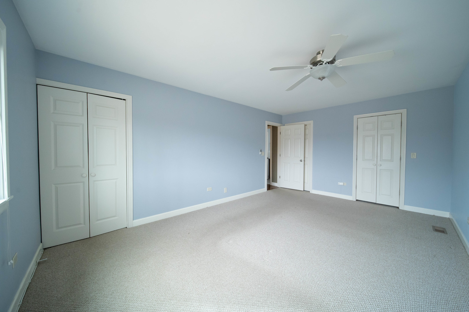 1504 Chippewa Trail Wheeling, IL 60090 - Photo 18 of 28 a view of an empty room with a window