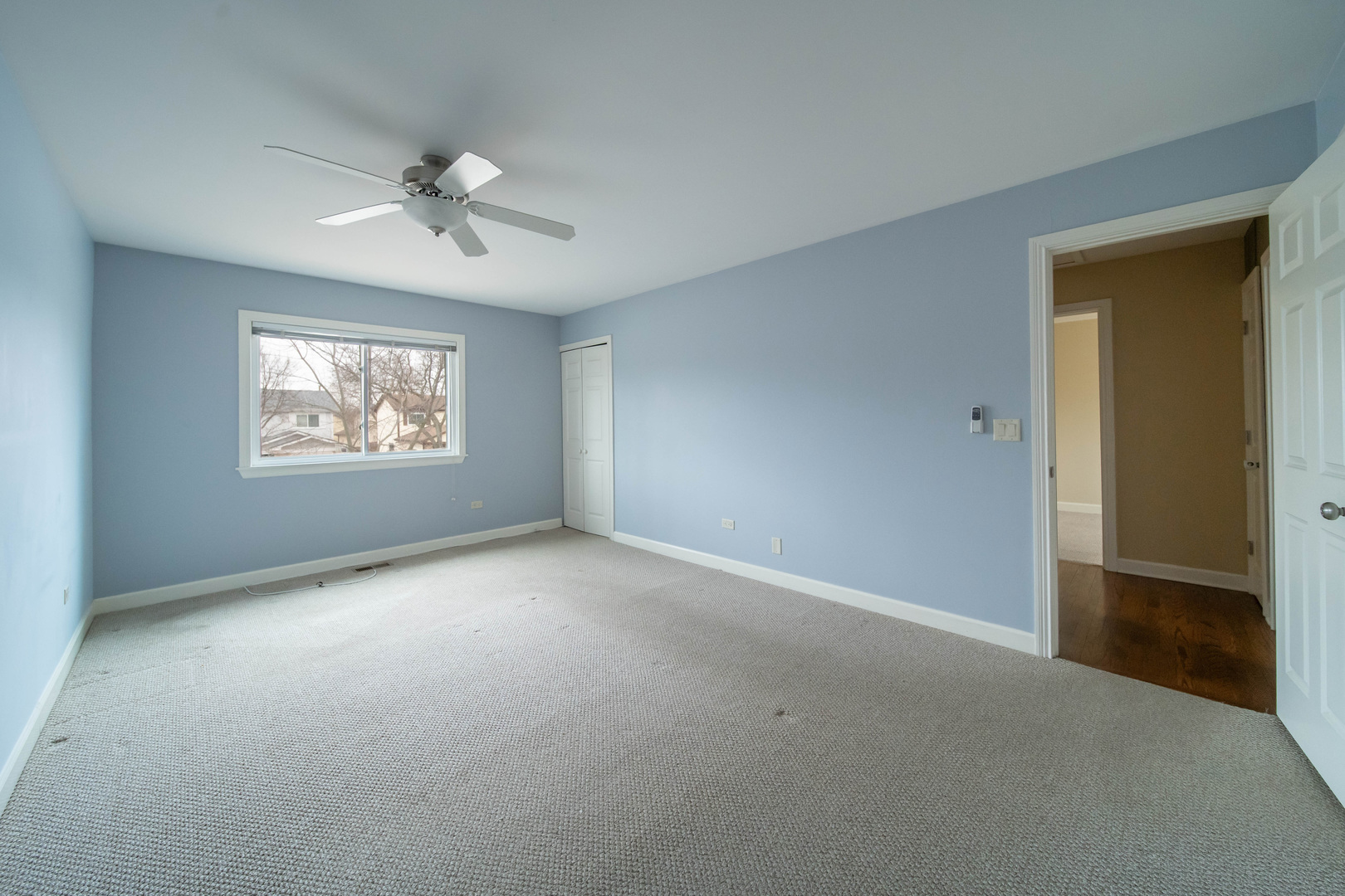 1504 Chippewa Trail Wheeling, IL 60090 - Photo 19 of 28 a view of an empty room with a window