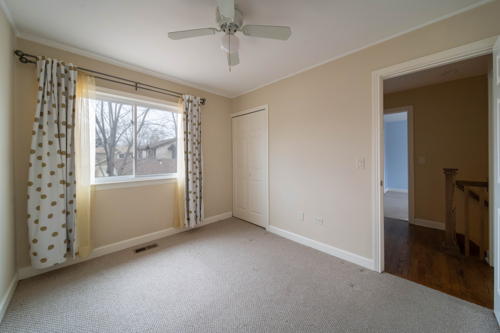 1504 Chippewa Trail Wheeling, IL 60090 - Photo 21 of 28 a view of an empty room with a window