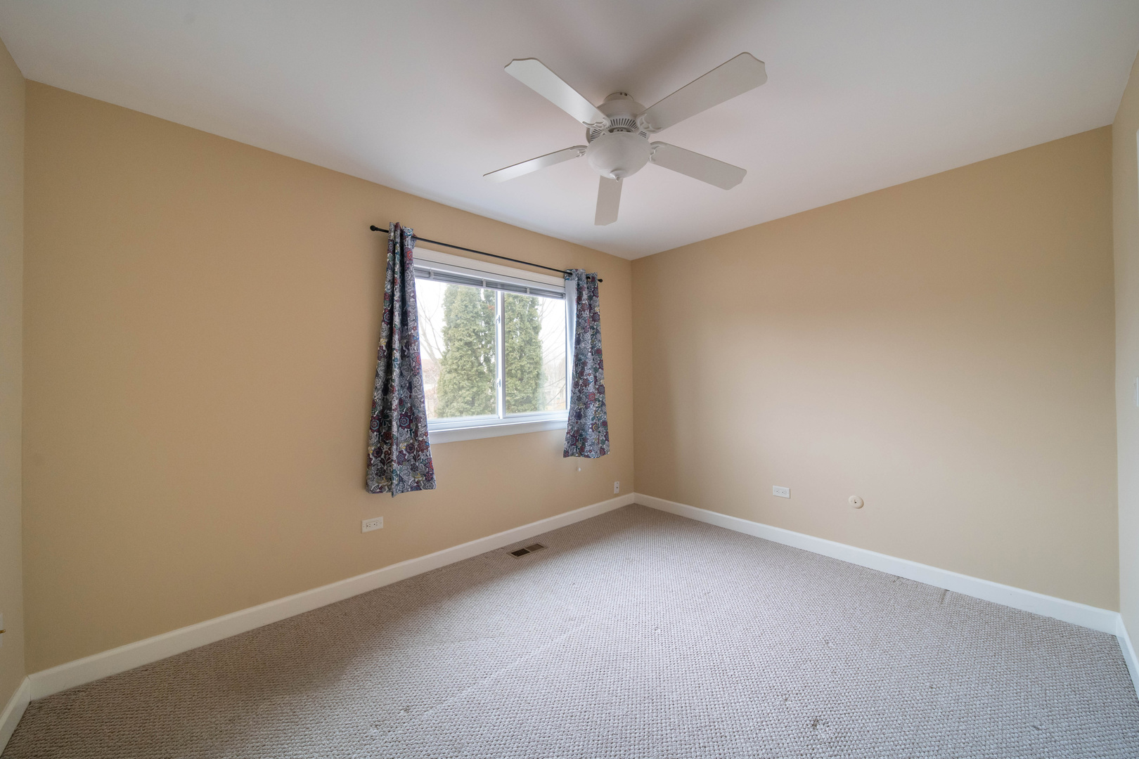 1504 Chippewa Trail Wheeling, IL 60090 - Photo 22 of 28 an empty room with a window
