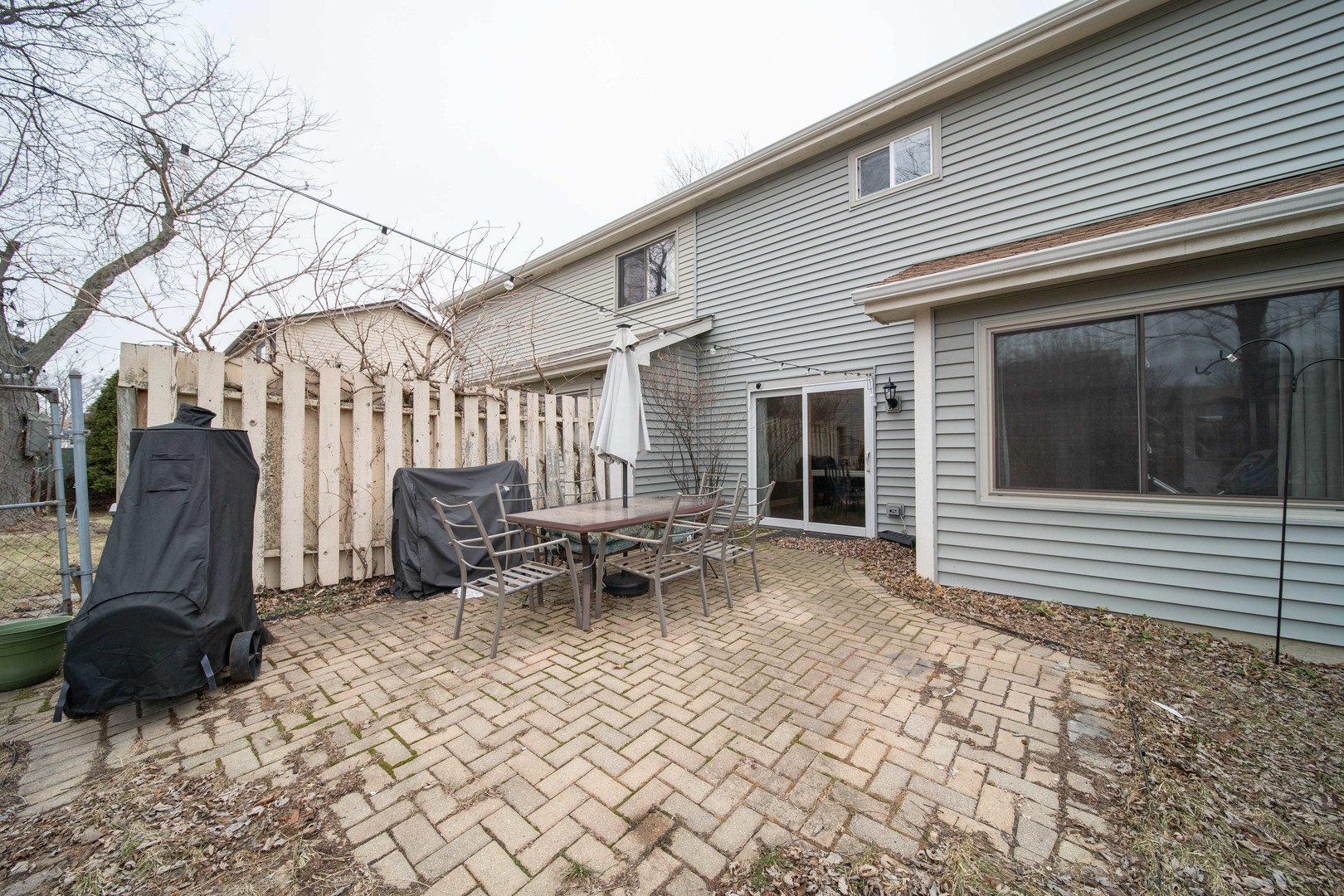 1504 Chippewa Trail Wheeling, IL 60090 - Photo 28 of 28 a view of a dinning table and chairs in the back yard of the house