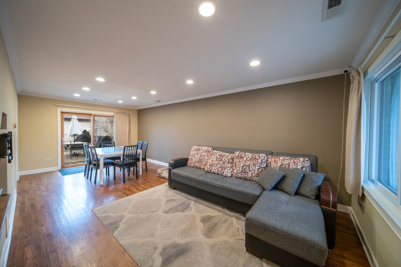 1504 Chippewa Trail Wheeling, IL 60090 - Photo 4 of 28 a living room with furniture and wooden floor