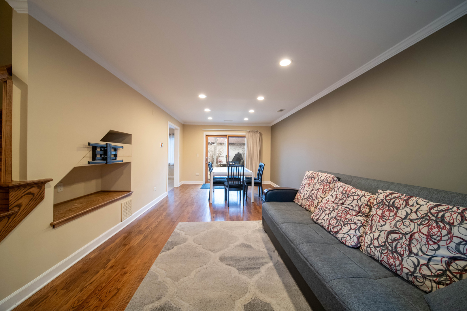 1504 Chippewa Trail Wheeling, IL 60090 - Photo 5 of 28 a living room with furniture and wooden floor