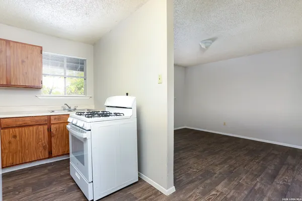 $785 | 102 East Cheryl Drive, Unit 11, San Antonio, TX 78228