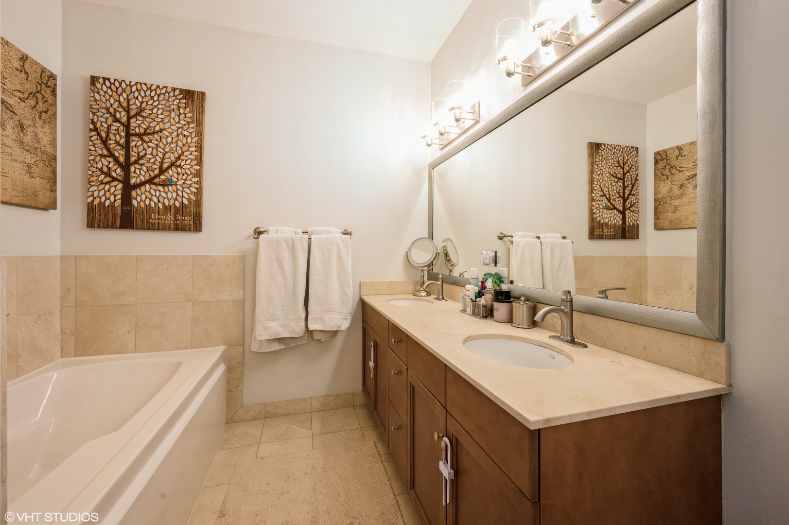 1101 South State Street, Unit H1504 Chicago, IL 60605 - Photo 7 of 16 a bathroom with a sink and a bathtub