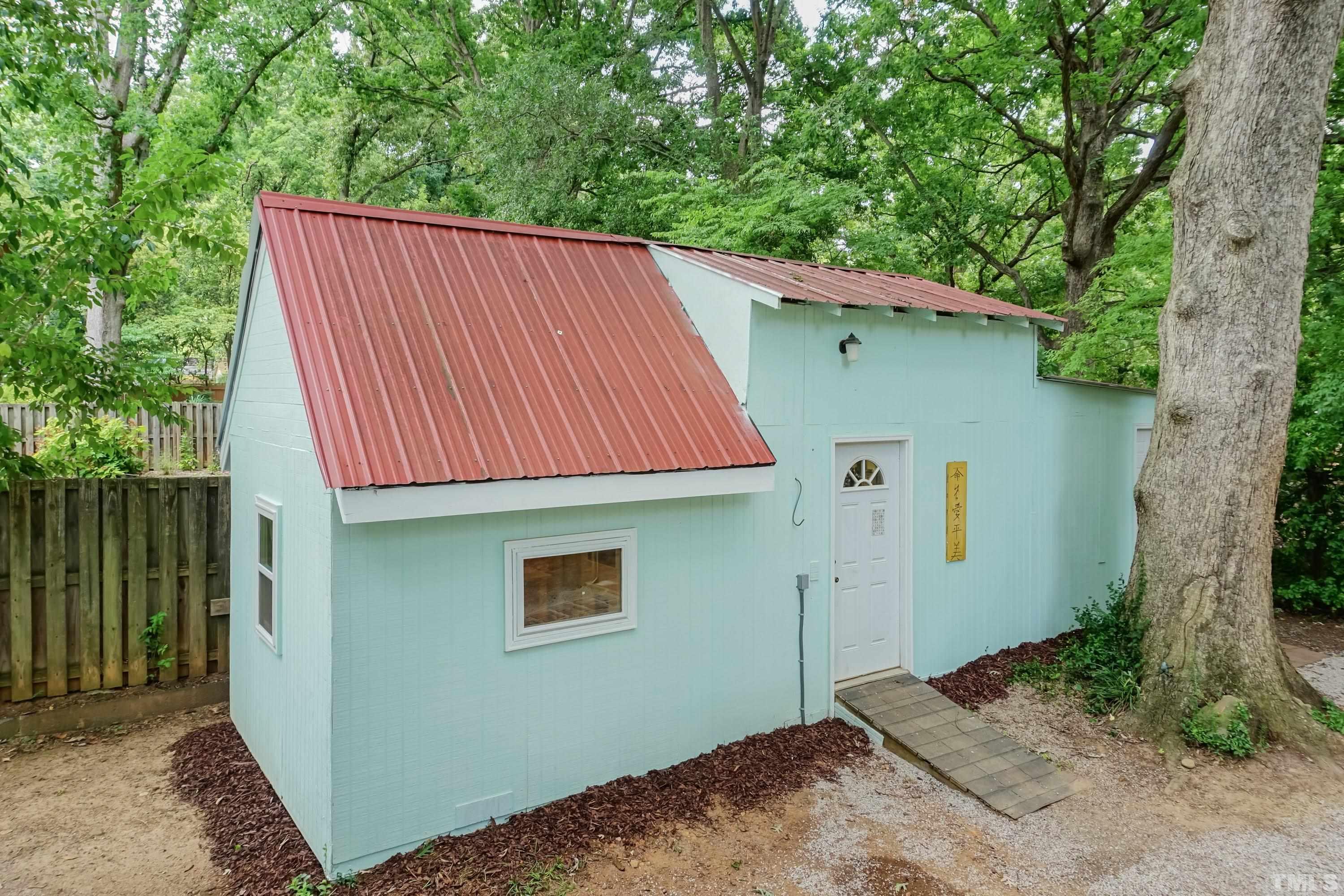 1720 Bennett Street Raleigh, NC 27604 - Photo 32 of 46 a backyard of a house