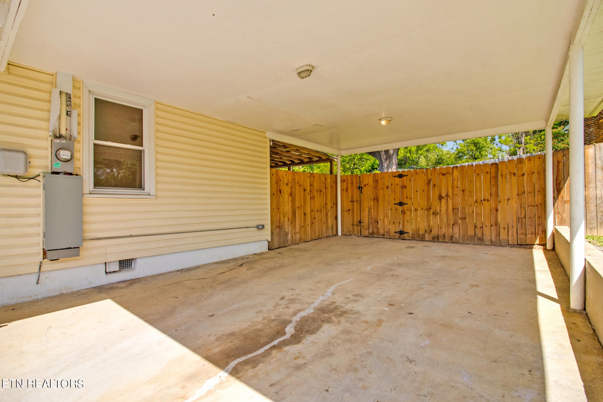 616 Robertsville Road Oak Ridge, TN 37830 - Photo 3 of 23