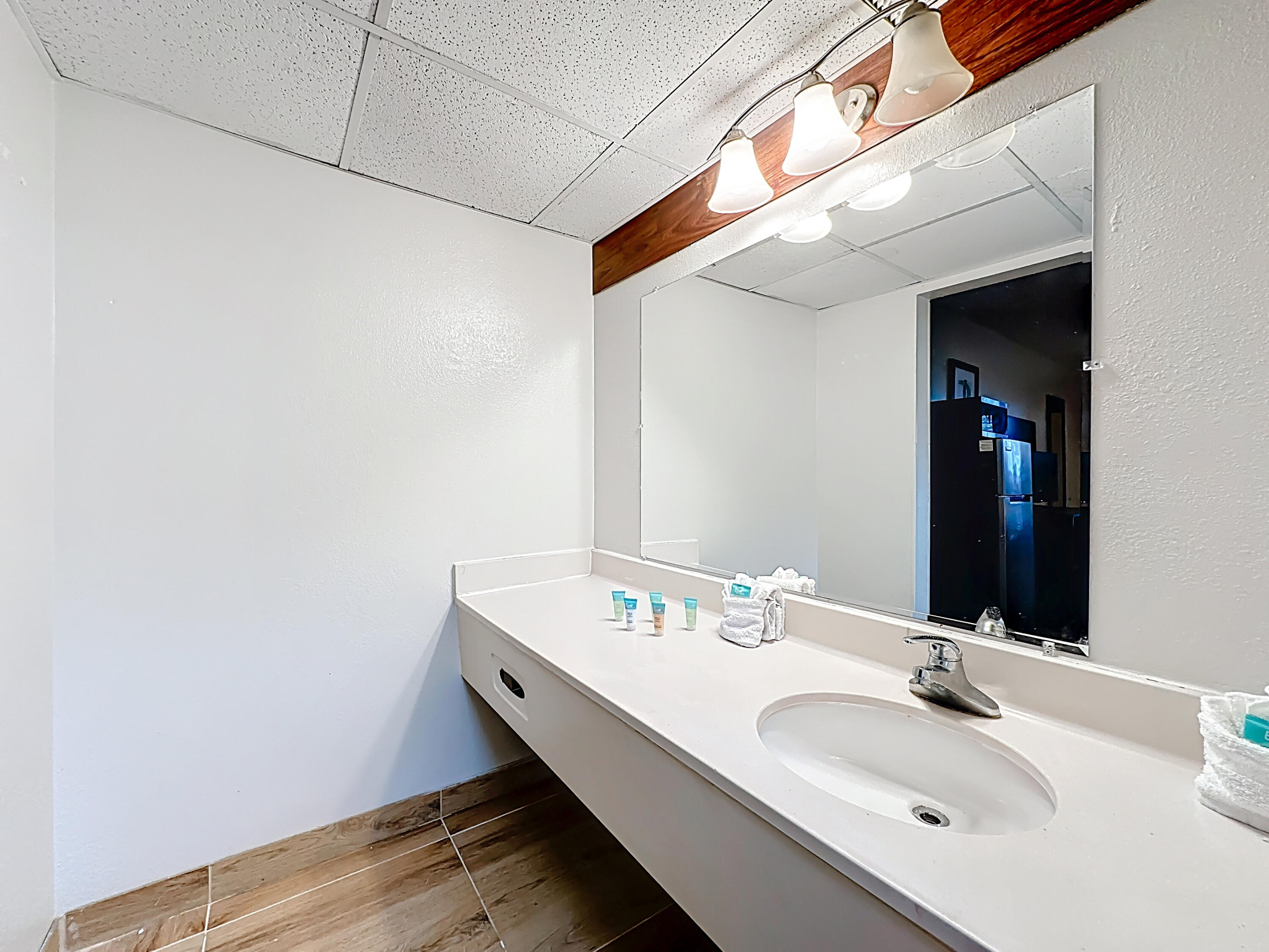 910 Suemac Road Jacksonville, FL 32254 - Photo 25 of 32 a bathroom with a sink and a mirror