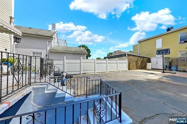 a view of a house with backyard and a tree