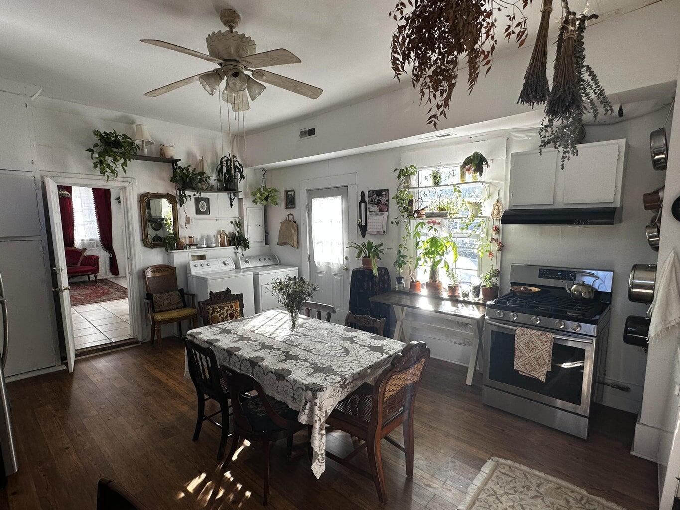 197 Spring Street Charleston, SC 29403 - Photo 17 of 28 20231211040445703198000000-o