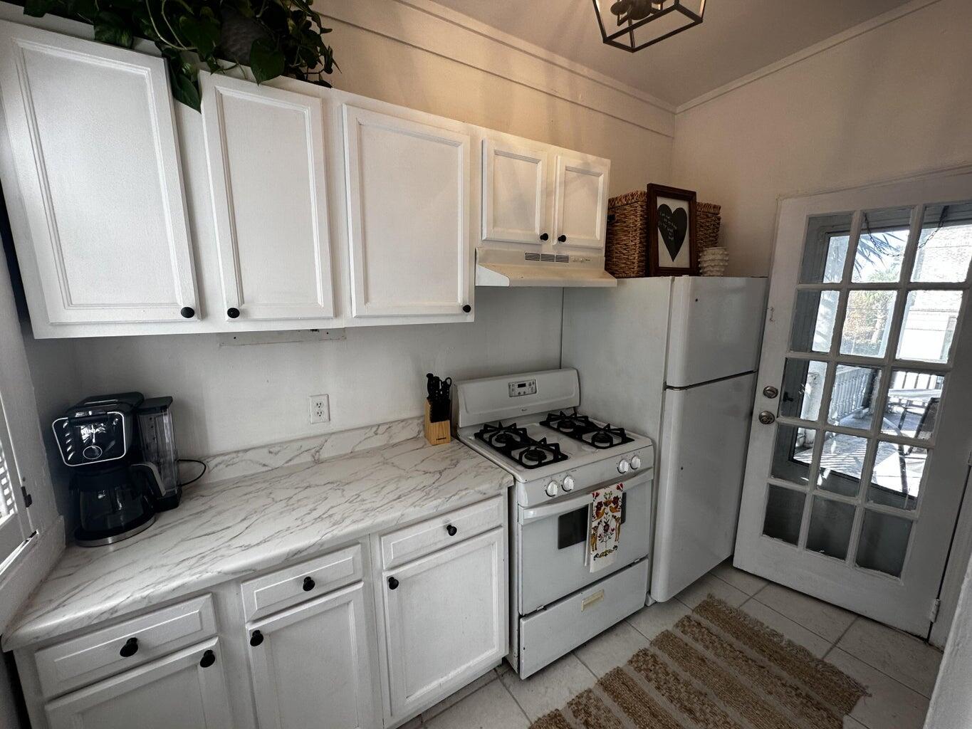197 Spring Street Charleston, SC 29403 - Photo 8 of 28 20231204210742043190000000-o