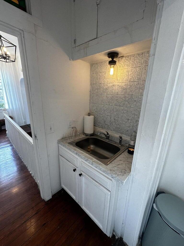 197 Spring Street Charleston, SC 29403 - Photo 9 of 28 20231204210743226424000000-o