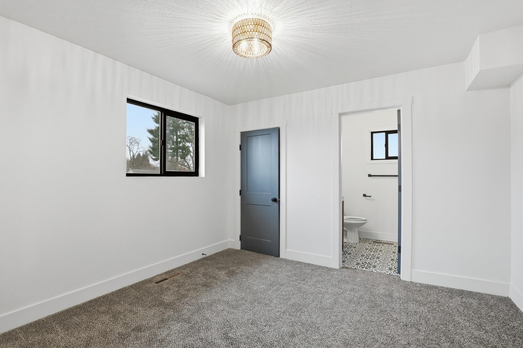 605 South Bowdish Road Spokane, WA 99206 - Photo 17 of 38