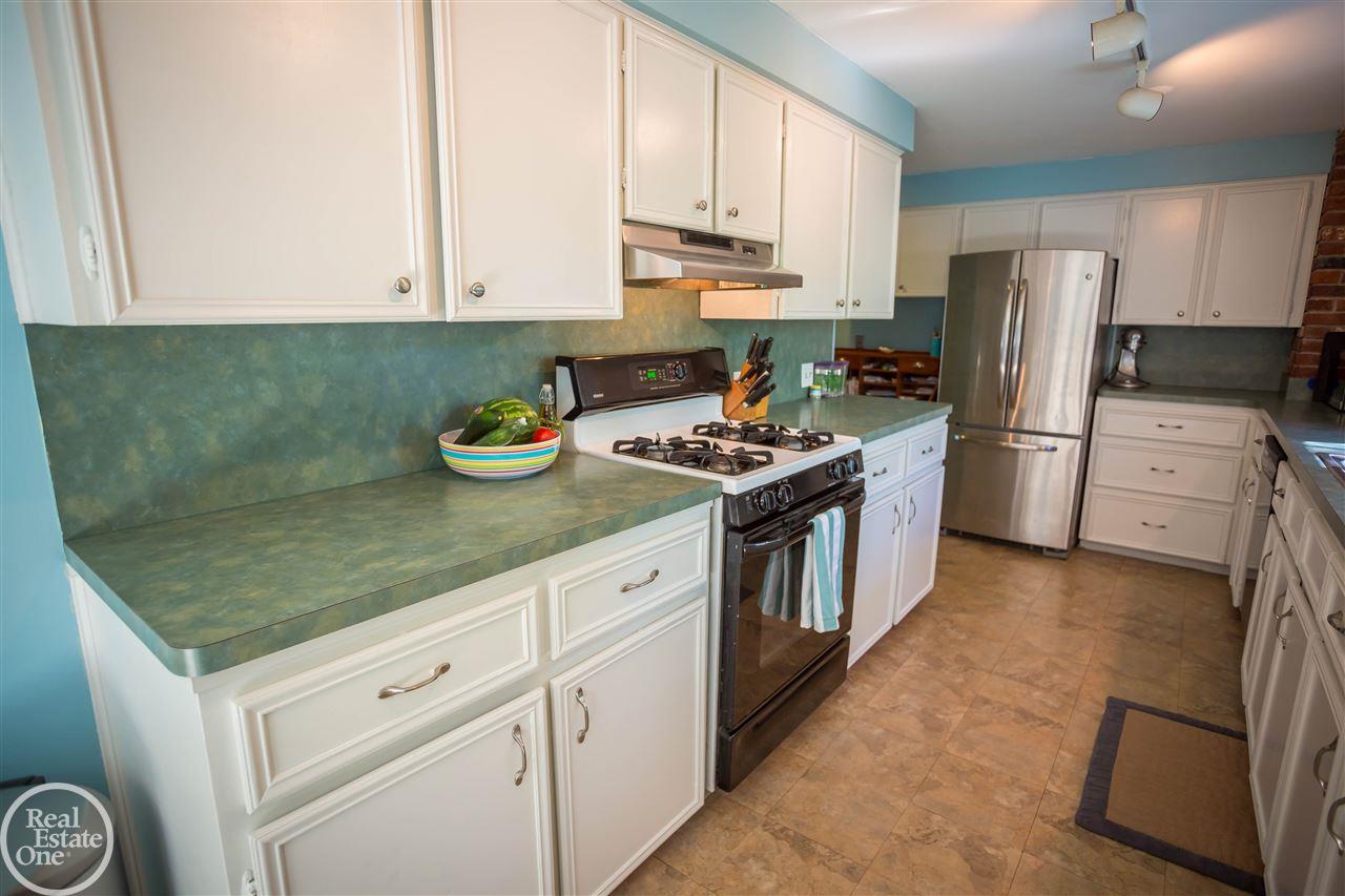 3276 Riverside Drive Port Huron, MI 48060 - Photo 17 of 60