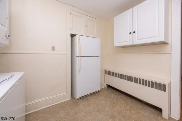 a view of a livingroom with an empty space