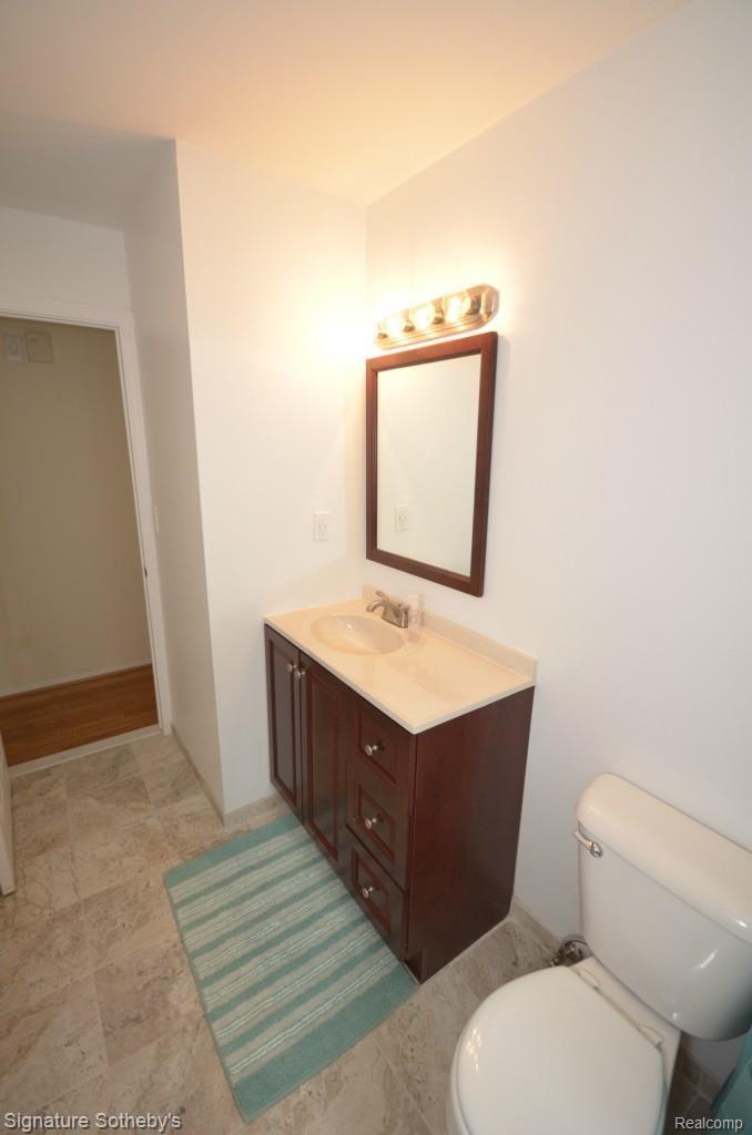 1135 Oxford Road Berkley, MI 48072 - Photo 4 of 22 2013-10-16 16.16
