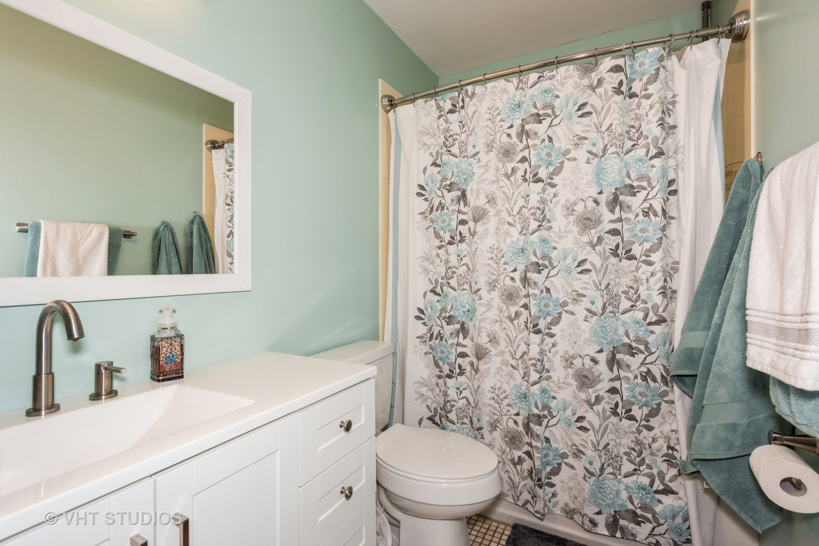 Undisclosed Address Carol Stream, IL 60188 - Photo 13 of 17 a bathroom with a sink toilet and shower