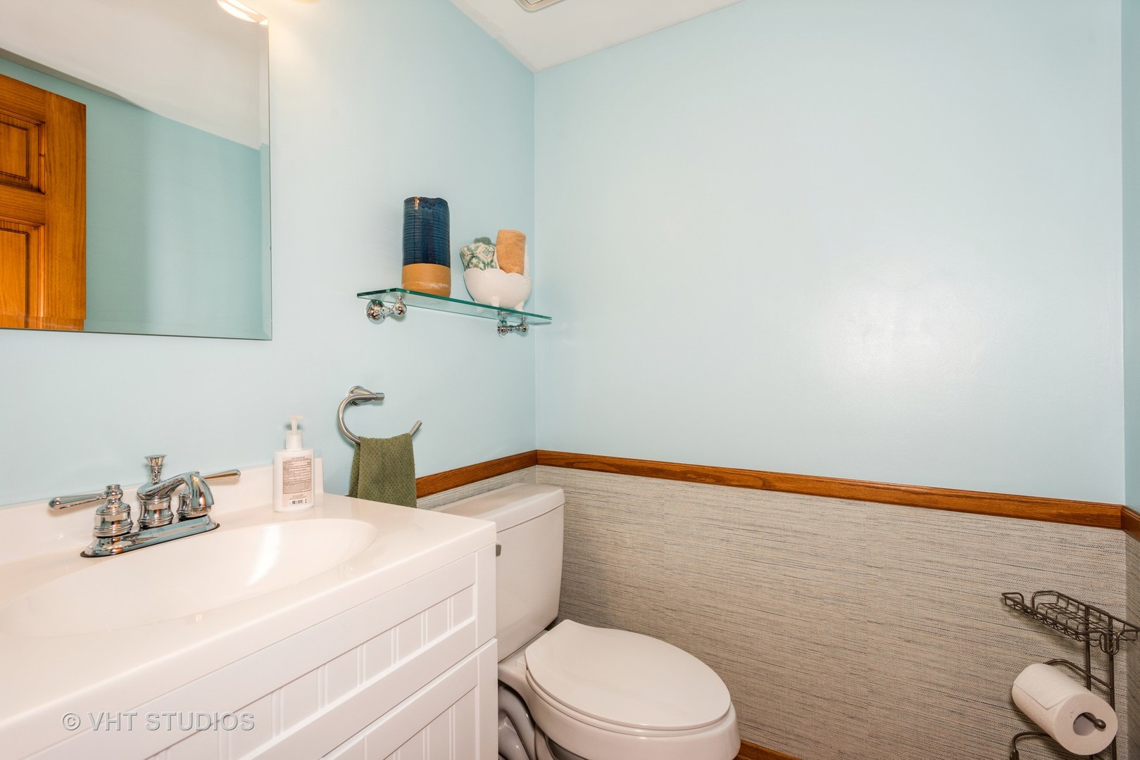 Undisclosed Address Carol Stream, IL 60188 - Photo 4 of 17 a bathroom with a sink a toilet and mirror