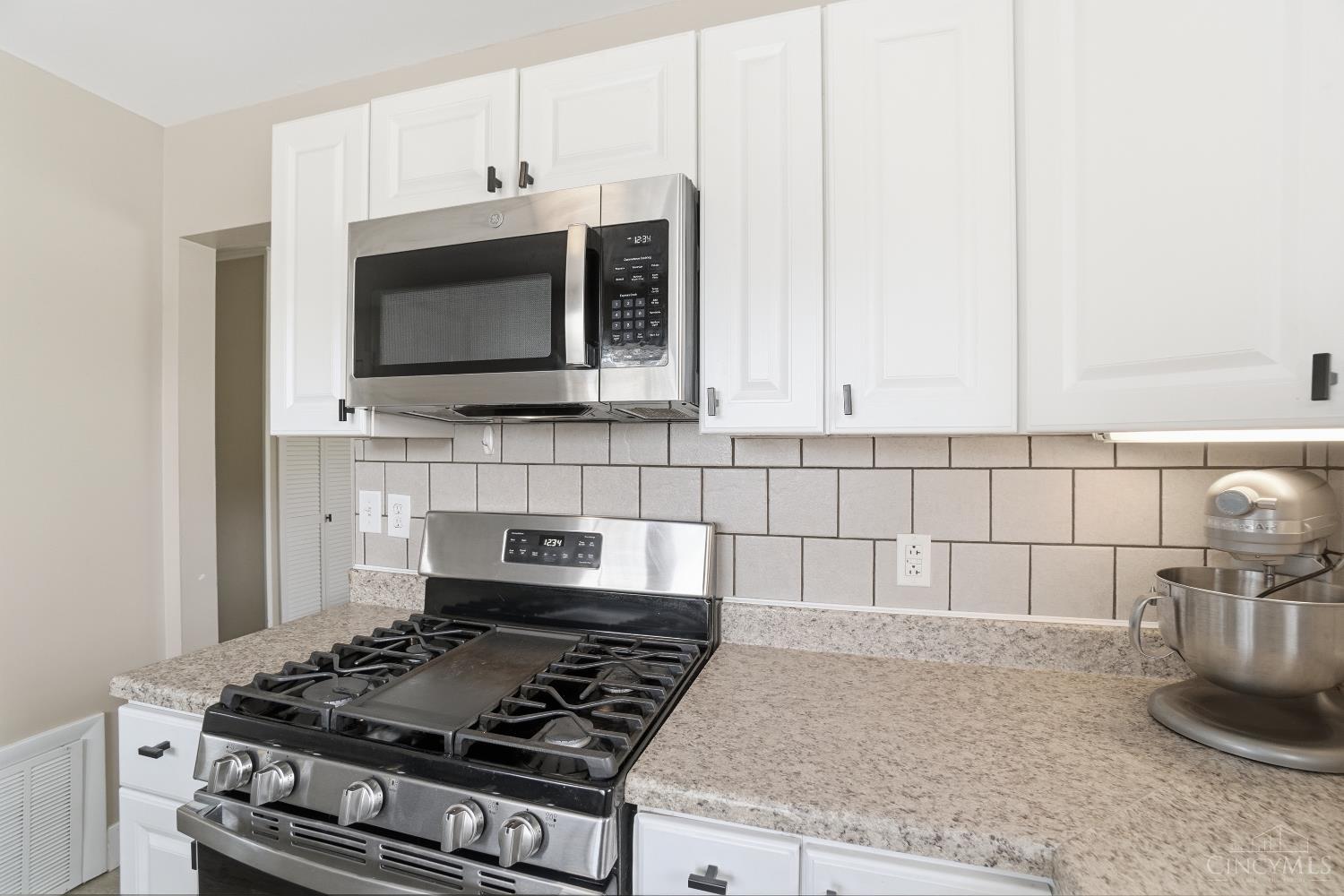 8407 Pine Road Cincinnati, OH 45236 - Photo 6 of 27
