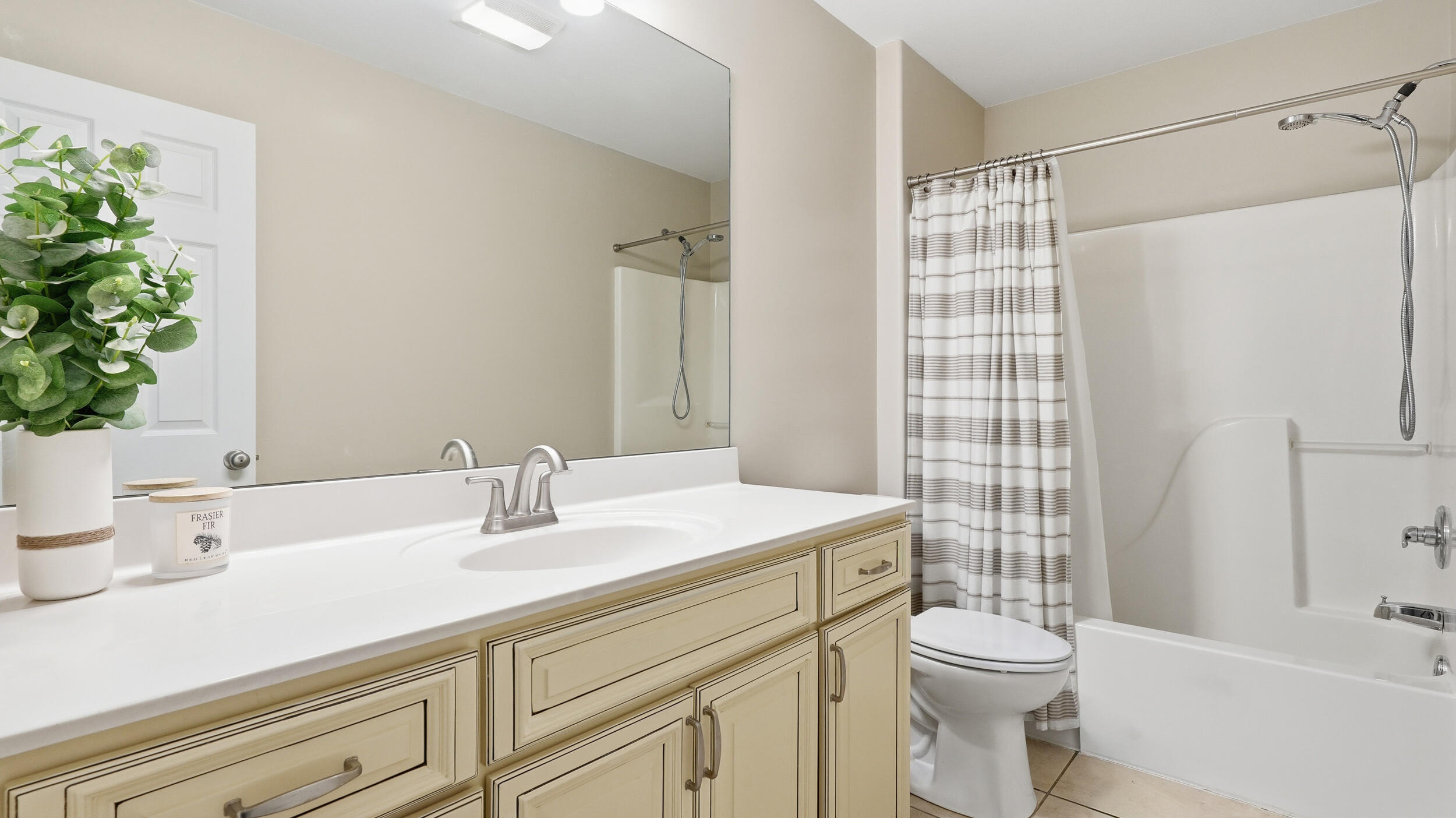 7835 Grasshopper Road Georgetown, TN 37336 - Photo 14 of 31 Upstairs Guest Bath