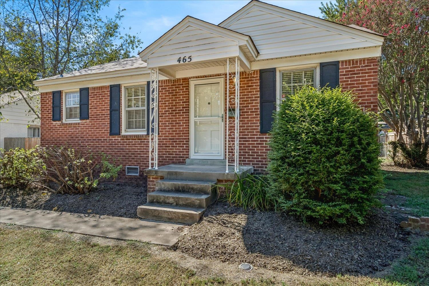 465 Grahamwood Drive Memphis, TN 38122 - Photo 2 of 35 Gallery Image 2