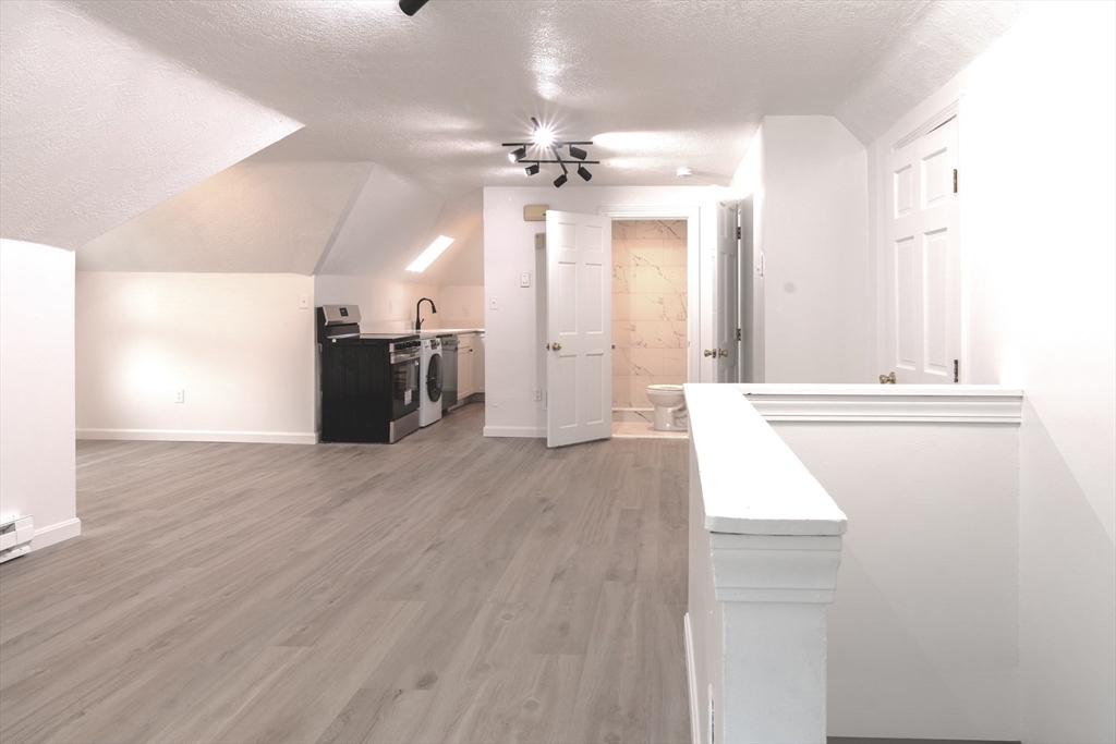 5 Stoneland Road, Unit 3 Worcester, MA 01603 - Photo 6 of 10 Gallery Image 6