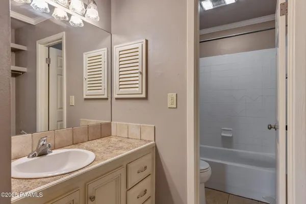 $99,800 | 220 Doucet Road, Unit 207A, Lafayette, LA 70503