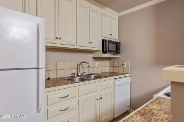 $99,900 | 220 Doucet Road, Unit 207A, Lafayette, LA 70503