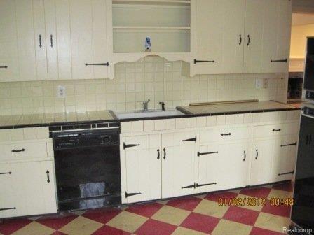 541 Barrington Road Detroit, MI 48215 - Photo 7 of 15 007.JPG