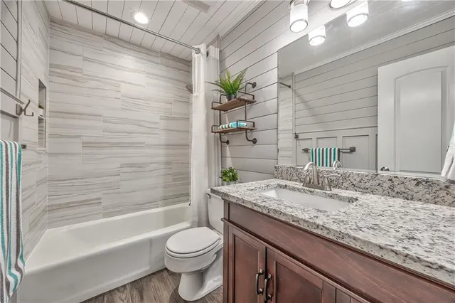 $385,000 | 1409 East Oxford Place, Olathe, KS 66062