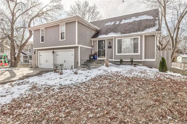 $385,000 | 1409 East Oxford Place, Olathe, KS 66062
