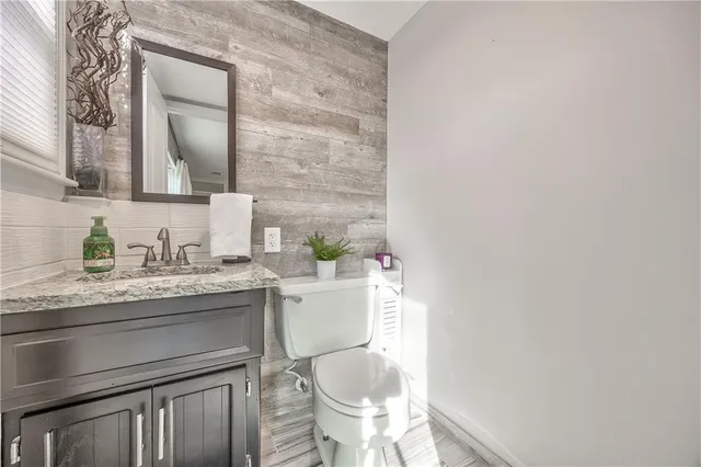 $385,000 | 1409 East Oxford Place, Olathe, KS 66062