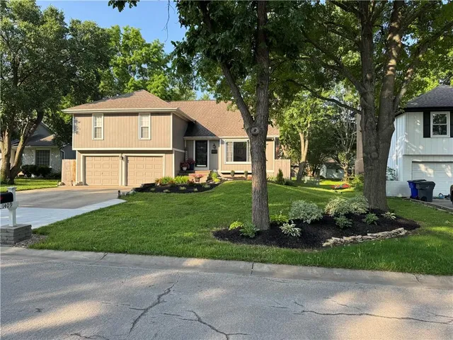 $385,000 | 1409 East Oxford Place, Olathe, KS 66062