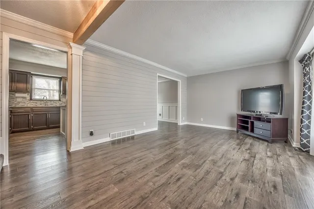 $385,000 | 1409 East Oxford Place, Olathe, KS 66062