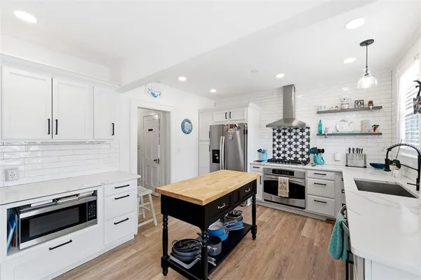 $849,900 | 320 North Betty Lane, Clearwater, FL 33755