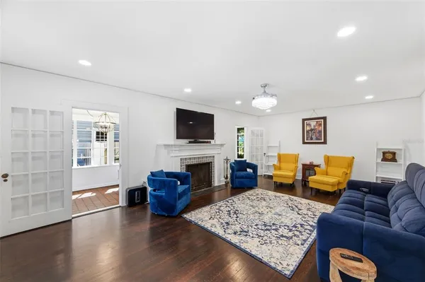 $849,900 | 320 North Betty Lane, Clearwater, FL 33755