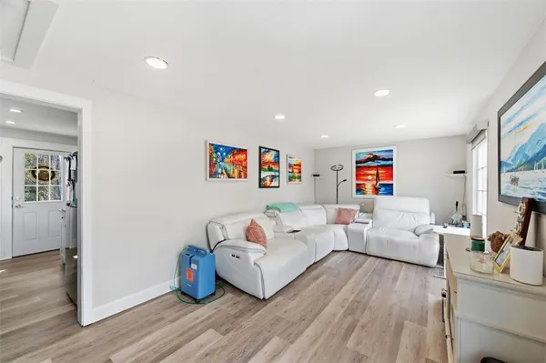 $849,900 | 320 North Betty Lane, Clearwater, FL 33755