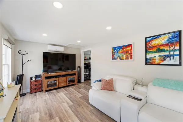 $849,900 | 320 North Betty Lane, Clearwater, FL 33755