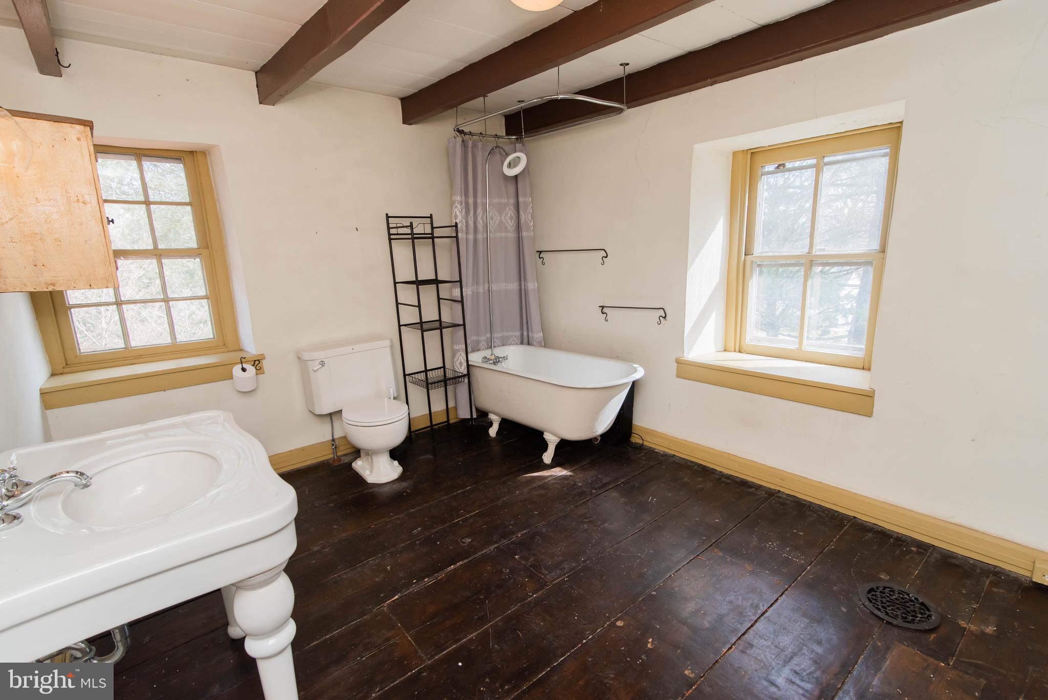 2285 Spinnerstown Road Quakertown, PA 18951 - Photo 27 of 37 Upper Level - Full Bath