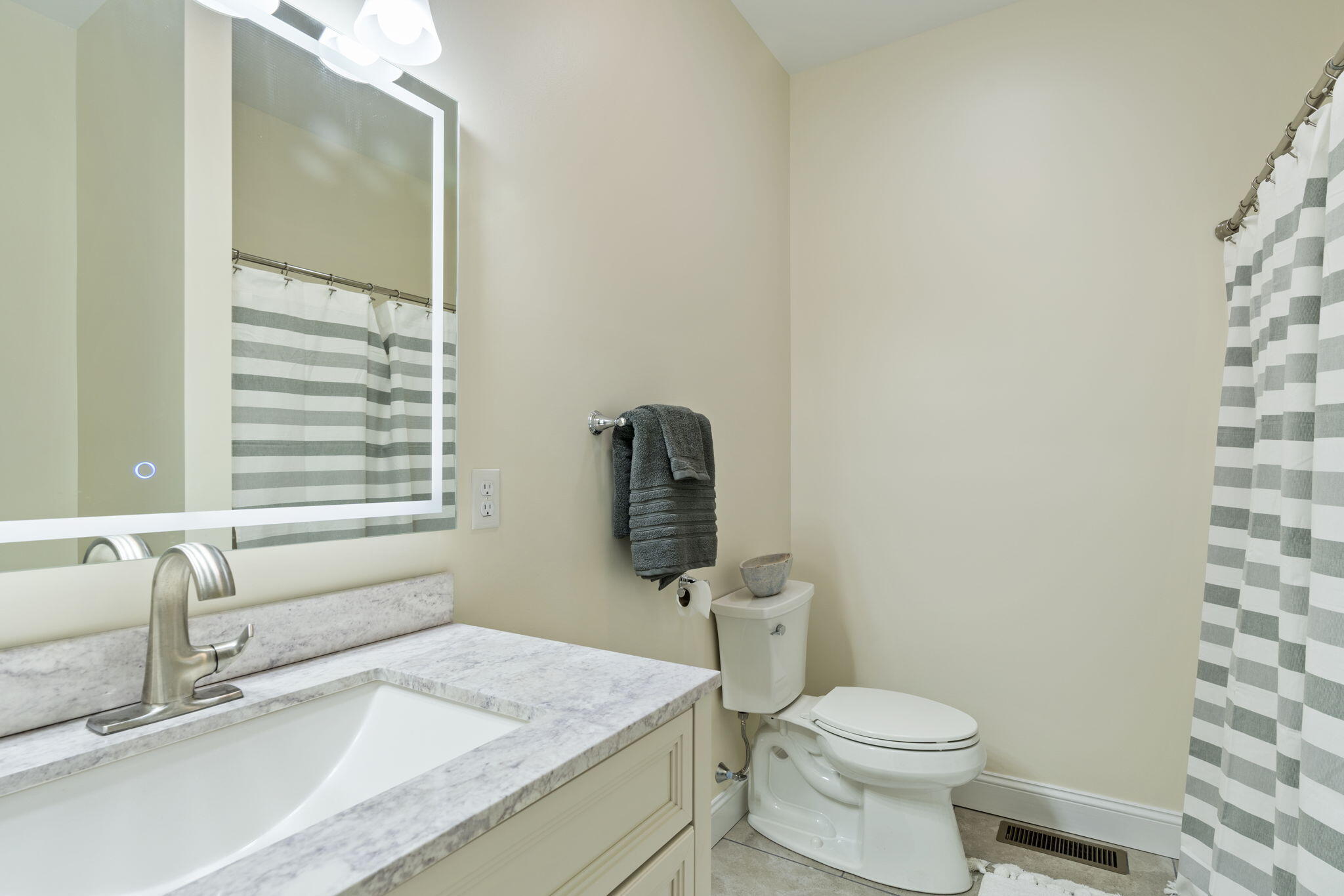 48 Batchelder Road Ogunquit, ME 03907 - Photo 25 of 49 Guest Bathroom 48 Batchelder Road OGT
