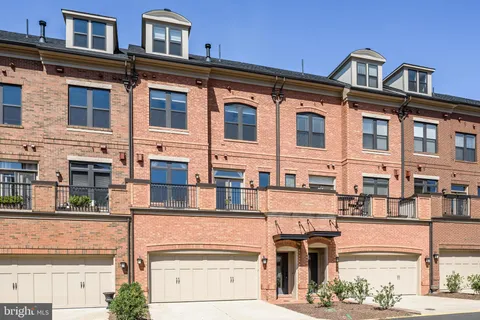 $1,200,000 | 204 Railbender Alley Southeast, Leesburg, VA 20175