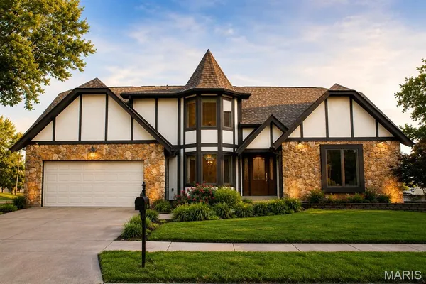 $465,000 | 5404 Hollow Oak Court, St. Louis, MO 63129
