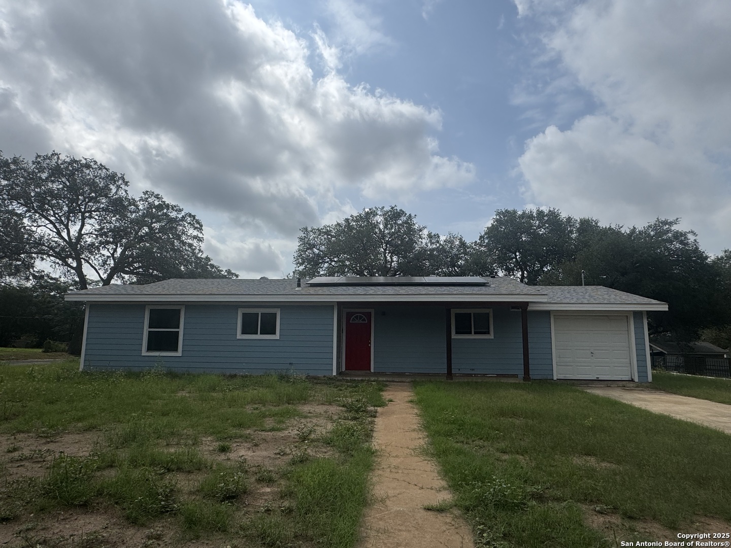 601 Mockingbird Lane Devine, TX 78016 - Photo 10 of 11