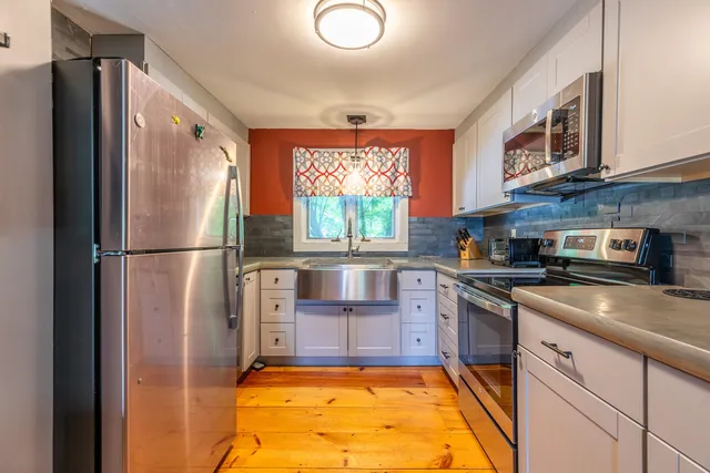 $899,000 | 3732 Highway 30, Jamaica, VT 05343