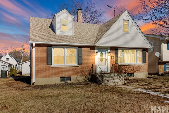 $299,900 | 3912 West Avenue West, McHenry, IL 60050