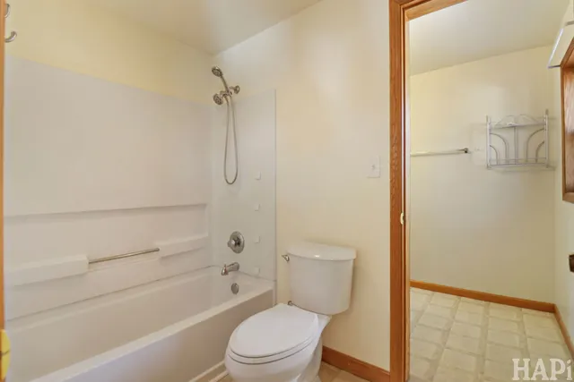 $299,900 | 3912 West Avenue West, McHenry, IL 60050