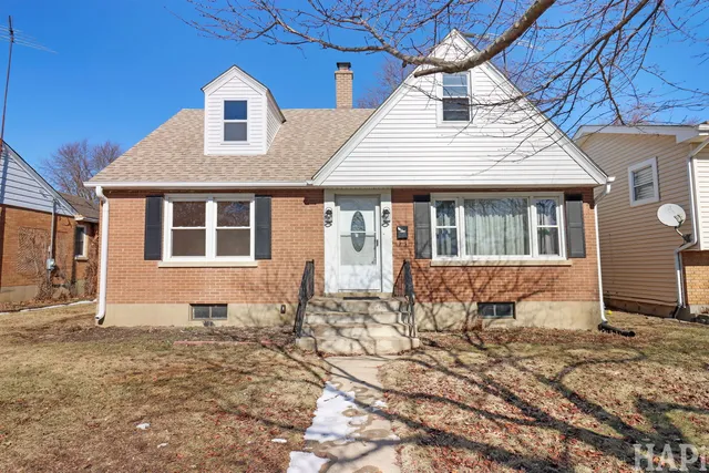 $299,900 | 3912 West Avenue West, McHenry, IL 60050